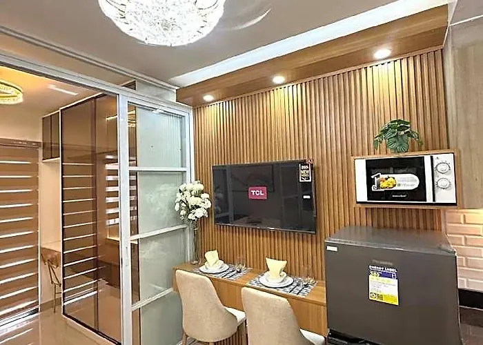 Katkat Shore 2 Staycation Hotel