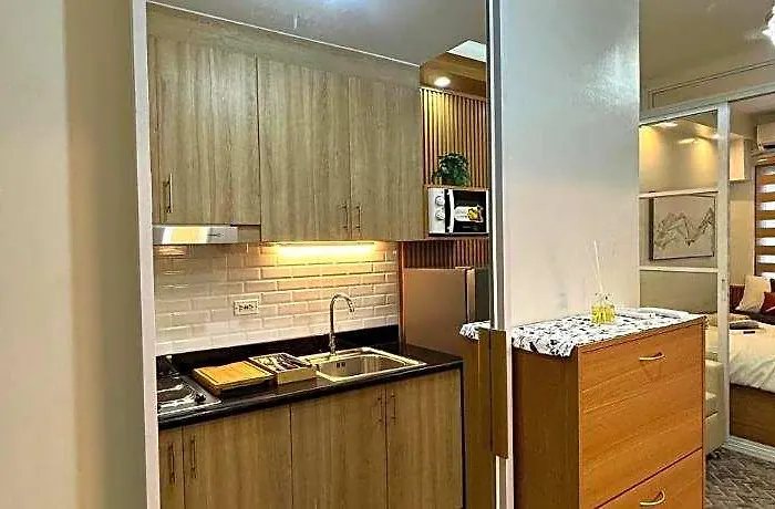 Katkat Shore 2 Staycation Hotel
